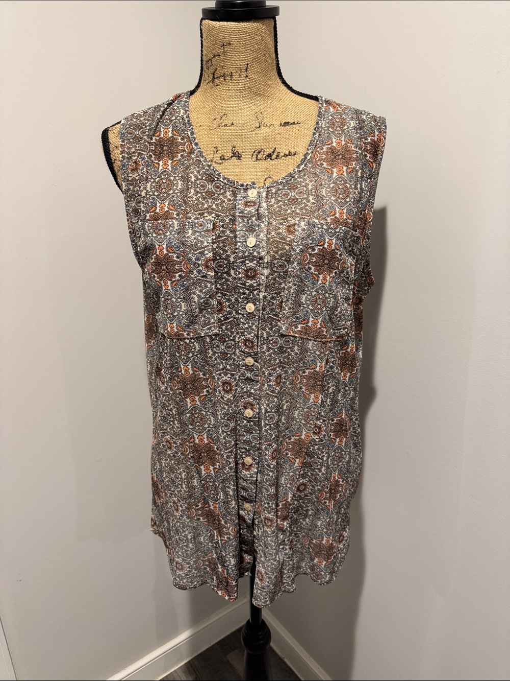 Eden & Olivia Sleeveless Printed Tunic in Gray, Coral, Blue and Brown